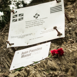 La placa d'homenatge als militants independentistes Txiki i Otaegi