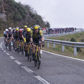 Sexta etapa de La Vuelta a España, recorrido de 171 kilómetros entre Olot (Girona) y Pal (Andorra). EFE/ Javier Lizón