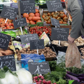 Un mercado de alimentos en Madrid.