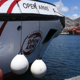 El barco de rescate de la ONG Open Arms en Tenerife.