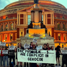 Manifestantes por Palestina en el Albert Hall de Londres.