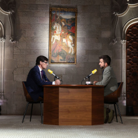 Un moment de l'entrevista realitzada per Ricard Ustrell a Salvador Illa al Palau de la Generalitat.