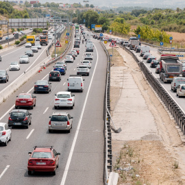 EuropaPress_6885682_varios_vehiculos_direccion_general_trafico_dgt