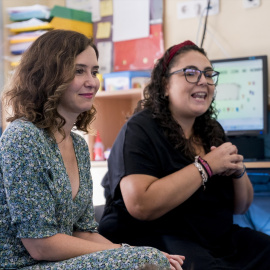 La presidenta de la Comunidad de Madrid, Isabel Díaz Ayuso, visita un colegio público. Imagen de archivo.