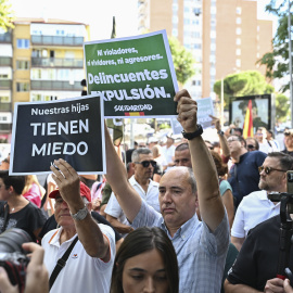 Concentración este martes ante el centro de menores de Hortaleza, en Madrid.