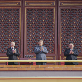 El presidente indonesio Prabowo Subianto, el presidente ruso Vladímir Putin, el presidente chino Xi Jinping, el líder norcoreano Kim Jong Un y el presidente kazajo Kassym-Jomart Tokayev.