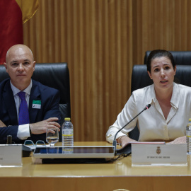 MADRID, 04/09/2025.- La diputada de Vox Rocío de Mer y el vicepresidente de ANAVID, Jesús Muñoz, participan en unas jornadas impulsadas por Vox y la Asociación Nacional de Ayuda a las Víctimas de Violencia Doméstica (ANAVID) para analizar "las consecuencias" de la ley integral de violencia de género, este jueves, en el Congreso de los Diputados. EFE/ Chema Moya