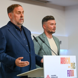 El president d'ERC, Oriol Junqueras, i el líder del partit al Congrés, Gabriel Rufián, en la roda de premsa d'aquest dilluns.