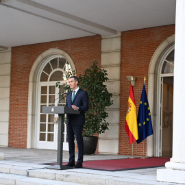 El presidente del Gobierno, Pedro Sánchez, durante la declaración institucional realizada este lunes en Moncloa