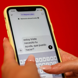 Cuando la sanidad no atiende la salud mental cuando debe, la tendencia es usar la inteligencia artificial como amigo, apoyo o para sustituir a profesionales.
