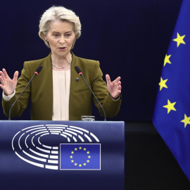 La presidenta de la Comisión Europea, Ursula von der Leyen, interviene en un debate sobre el «Estado de la Unión» en el Parlamento Europeo, en Estrasburgo (Francia), el 10 de septiembre de 2025. La sesión plenaria tendrá lugar del 8 al 11 de septiembre de 2025. (Francia, Estrasburgo) EFE/EPA/RONALD WITTEK