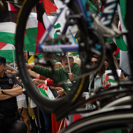 Concentración contra la participación de Israel en la Vuelta Ciclista de España, en Pontevedra, Galicia (España).