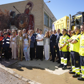El presidente del Gobierno, Pedro Sánchez, acompañado por el presidente de la Junta de Castilla-La Mancha, Emiliano García-Page, en el acto de presentación del Plan de Formación ante Emergencias para centros escolares, en el IES Fernando Zóbel de Cuenca, a 11 de septiembre de 2025