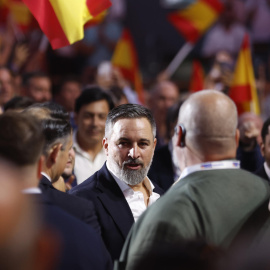 MADRID, 14/09/2025.- El líder de Vox, Santiago Abascal, a su llegada al evento 'Europa Viva 25', en el que participarán por videoconferencia líderes de la ultraderecha internacional como el presidente de Argentina, Javier Milei, y representantes del grupo Patriots del Parlamento Europeo, este domingo, en Madrid. EFE/J.J. Guillén