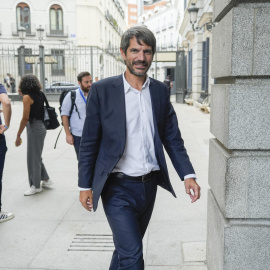MADRID, 10/09/2025.-El ministro de Cultura, Ernest Urtasun, durante el pleno del Congreso de los Diputados celebrado este miércoles en Madrid. EFE/ Borja Sánchez-Trillo