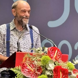El cómico Javier Cansado durante el pregón de Cuenca en agosto de 2025.