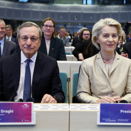 Former European Central Bank (ECB) chief Mario Draghi and European Commission President Ursula von der Leyen sit before delivering their keynote address on the progress made and the transformations that have taken place since the release of Draghi Report on EU competitiveness in 2024, in Brussels, Belgium September 16, 2025. REUTERS/Yves Herman