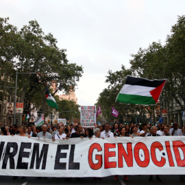 Pancarta de la manifestació que demana aturar el "genocidi" a Gaza.Data de publicació: dijous 18 de setembre del 2025, 19:58Localització: BarcelonaAutor: Nazaret Romero