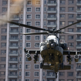 Un helicóptero de ataque AH-64E Apache.