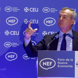 El consejero del Banco Sabadell, César González-Bueno, durante su intervención en un desayuno informativo.