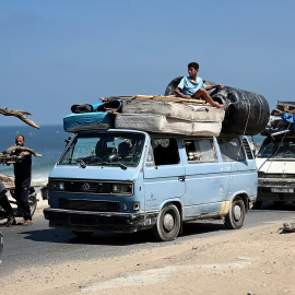 Palestinos desplazándose al sur de la Franja de Gaza.