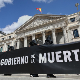 Una manifestación de Abogados Cristianos a las puertas del Congreso.