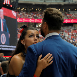 Asistentes al funeral de Charlie Kirk durante la intervención del presidente de EEUU, Donald Trump.