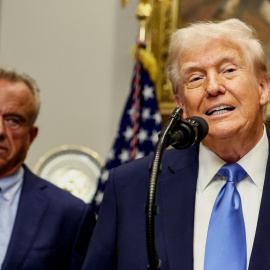 El presidente de EEUU, Donald Trump, durante una rueda de prensa junto a Robert F. Kennedy.