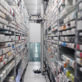 Un autodispensador de medicamentos de la sección de Farmacia del Hospital Ramón y Cajal, a 4 de enero de 2024, en Madrid (España). En la última semana del año 2023 y la primera del 2024 se han disparado en España los casos de gripe y de Covid, coincidiendo con el virus respiratorio sincital (VRS), causante de la bronquiolitis. La tasa de incidencia de enfermedades respiratorias agudas en España en Atención Primaria se sitúa en 908,6 casos por 100.000 habitantes, lo que supone un aumento del 12,7% con respecto a la semana anterior, cuando la cifra fue de 806 casos. La positividad de la gripe ha aumentado del 20% al 25% esta semana con respecto a la anterior, y lo mismo ha ocurrido con el Covid cuya incidencia ha pasado del 12% al 13%. Mientras, se ha mantenido estable en el caso del virus respiratorio sincital (VRS), con un 14,2% frente al 15,1% en la semana previa.Alejandro Martínez Vélez / Europa Press04 ENERO 2024;HOSPITAL;VIRUS;RESPIRATORIOS;GRIPE;COVID;ENFERMEDAD;SALUD;RECURSOS;SANIDAD04/1/2024