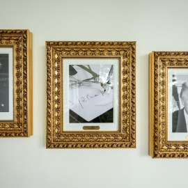 Trump sustituye foto de Biden por una firma hecha con 'autopen' en galería presidencia.