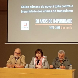 A izquierda y derecha, Jesús Vázquez González y Francisco Domingo García Montes, en la rueda de prensa en la que anunciaron sus querellas.