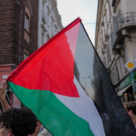 Imagen de archivo de una bandera palestina durante una marcha en Turín.