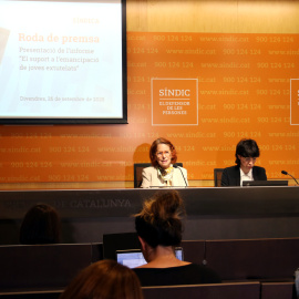 La síndica de Greuges, Esther Giménez Salinas, en roda de premsa