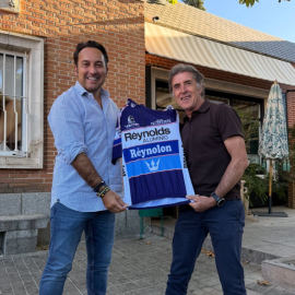 Iker Jimenez junto al ciclista Perico Delgado