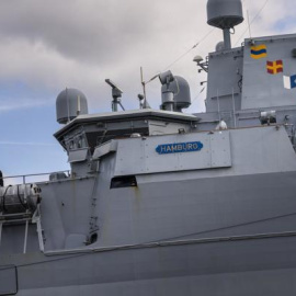 La fragata de defensa aérea de la Armada alemana FGS Hamburg F220 en Copenhague.