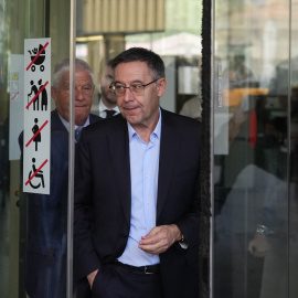 Imagen de archivo del expresidente del FC Barcelona Josep Maria Bartomeu tras declarar como investigado en el 'caso Negreira'.