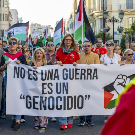 Manifestantes en Melilla piden el fin del genocidio en Palestina.