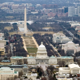 Vista de Washington, DC, incluido el Capitolio, el Monumento a Washington, el Monumento a Lincoln y el National Mall.