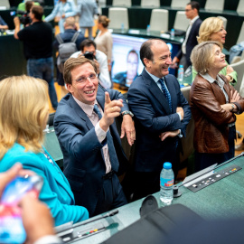 El alcalde de Madrid, José Luis Martínez-Almeida, durante una sesión ordinaria del Pleno Municipal, en el Palacio de Cibeles.