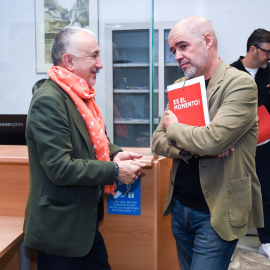 El secretario general de UGT, Pepe Álvarez (i) y el secretario general de CCOO, Unai Sordo (d), durante la presentación en el registro de las movilizaciones convocadas para el día 15 de octubre.