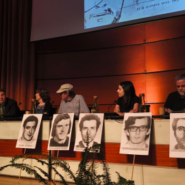 1.Mesa del acto “Memòria y Resistencia. 50 Aniversari” celebrado el 26 de septiembre de 2025 en el Jardí Botànic de Valencia. De izquierda a derecha: Joaquín Bosch, Lucila Aragó, Alfons Cervera, María Palau y Fernando Sierra. (https://memoriaijusticia.org/)
