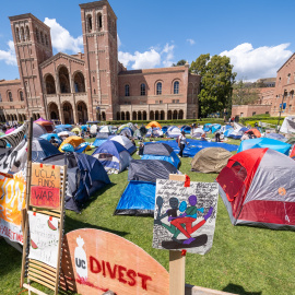 Foto de archivo de manifestantes pro-palestinos se reúnen durante una protesta a favor de Palestina en la Universidad de California.