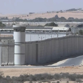 Exterior de la prisión de alta seguridad de Saharonim, en medio del desierto israelí, donde se ha internado a activistas de la Flotilla.