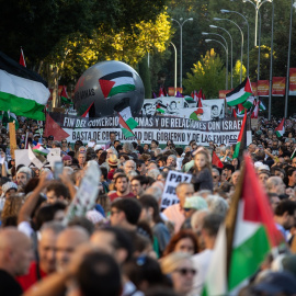 Decenas de personas durante la movilización bajo el lema ‘Alto al genocidio contra el pueblo Palestino.