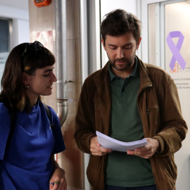 El portaveu del Sindicat de Llogateres, Enric Aragonès, abans de l'entrega de la denúncia a l'Agència Catalana de Consum contra immobiliàries per incomplir la regulació de lloguers