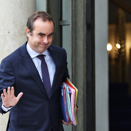 Sébastien Lecornu llegando al Palacio del Elíseo en París, Francia.
