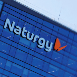 El logo de Naturgy en su sede en Madrid.