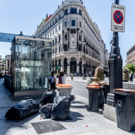 Aglutinación de basura en el centro de Madrid.