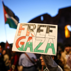 Cartel en una protesta en apoyo al pueblo palestino en Roma.