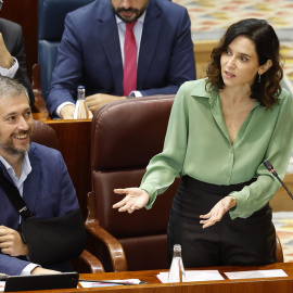 La presidenta de la Comunidad de Madrid, Isabel Díaz Ayuso, interviene en el pleno de la Asamblea.